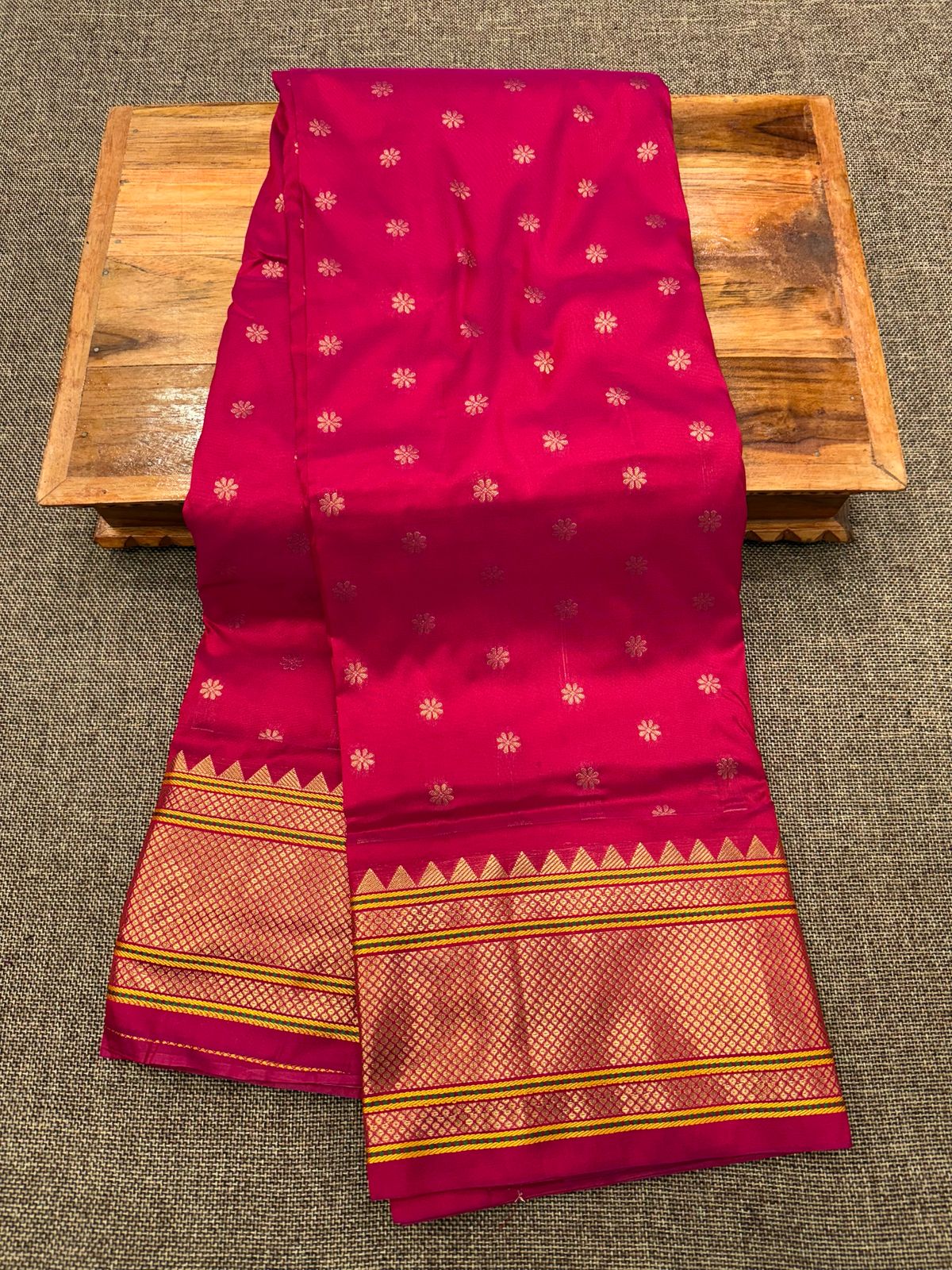 Experience luxury and tradition redefined with the Prominent Kalanjali Paithani Saree with Running Blouse Piece – a perfect addition to your collection in your Wardrobe.
